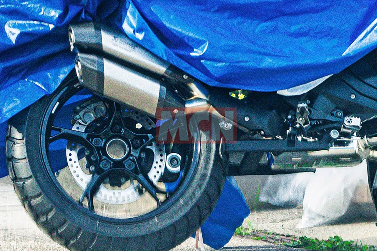Basculante monobrazo y escape Akrapovic