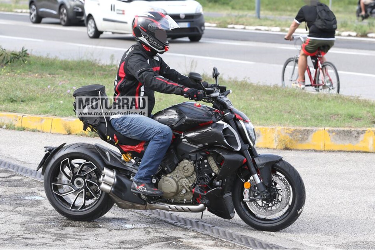 Fotos espía de la futura Ducati Diavel V4