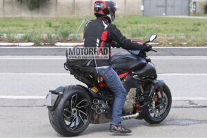 Fotos espía de la futura Ducati Diavel V4
