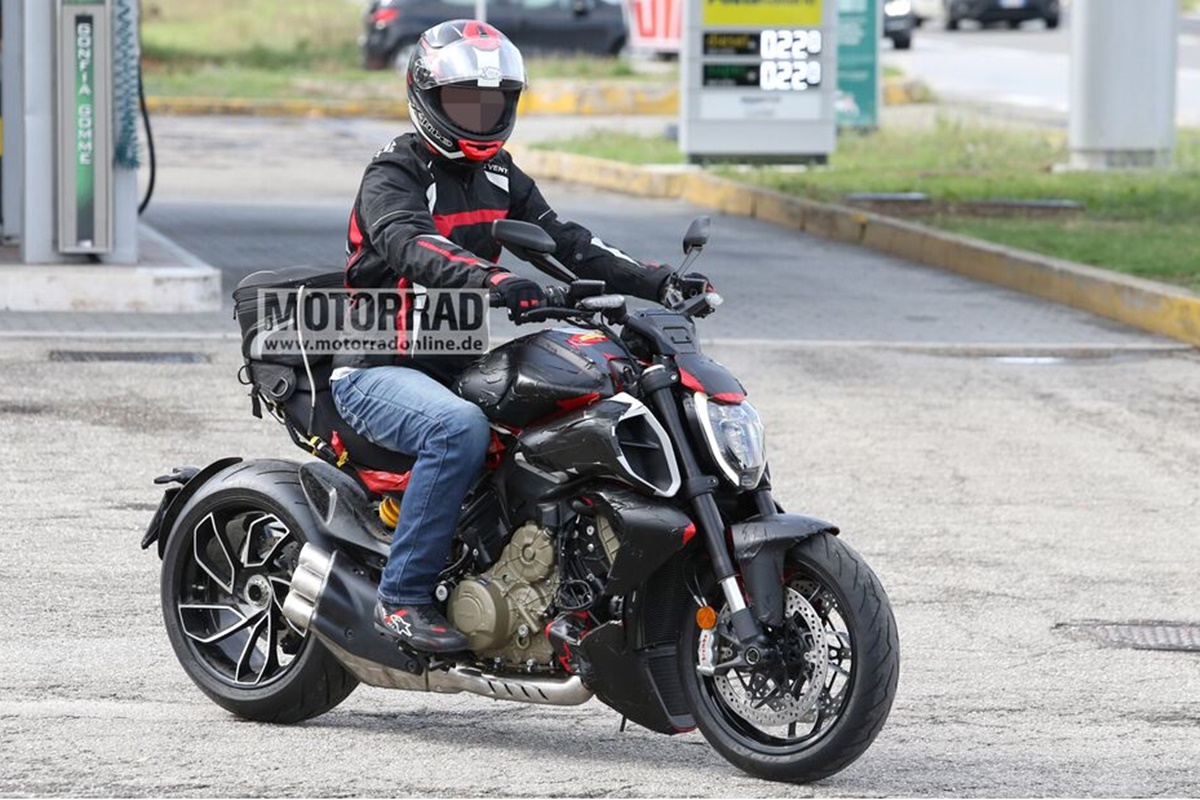 Fotos espía de la futura Ducati Diavel V4