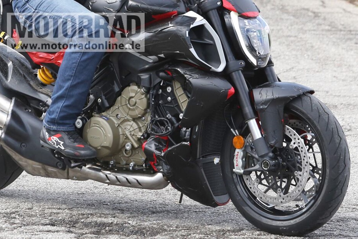 Fotos espía de la futura Ducati Diavel V4