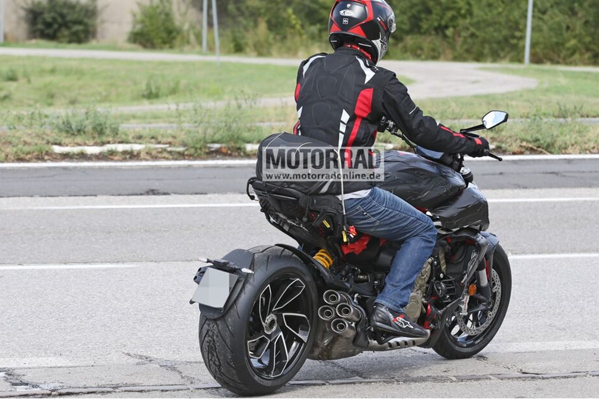 Fotos espía de la futura Ducati Diavel V4