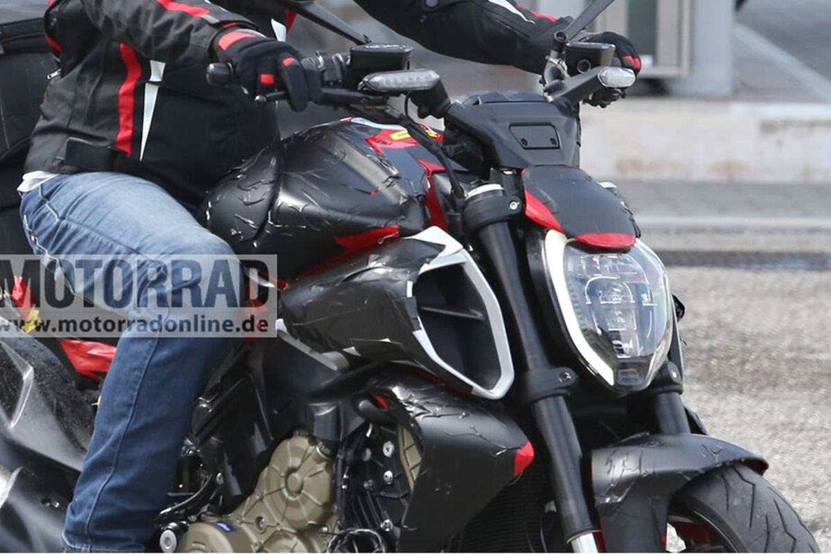 Fotos espía de la futura Ducati Diavel V4
