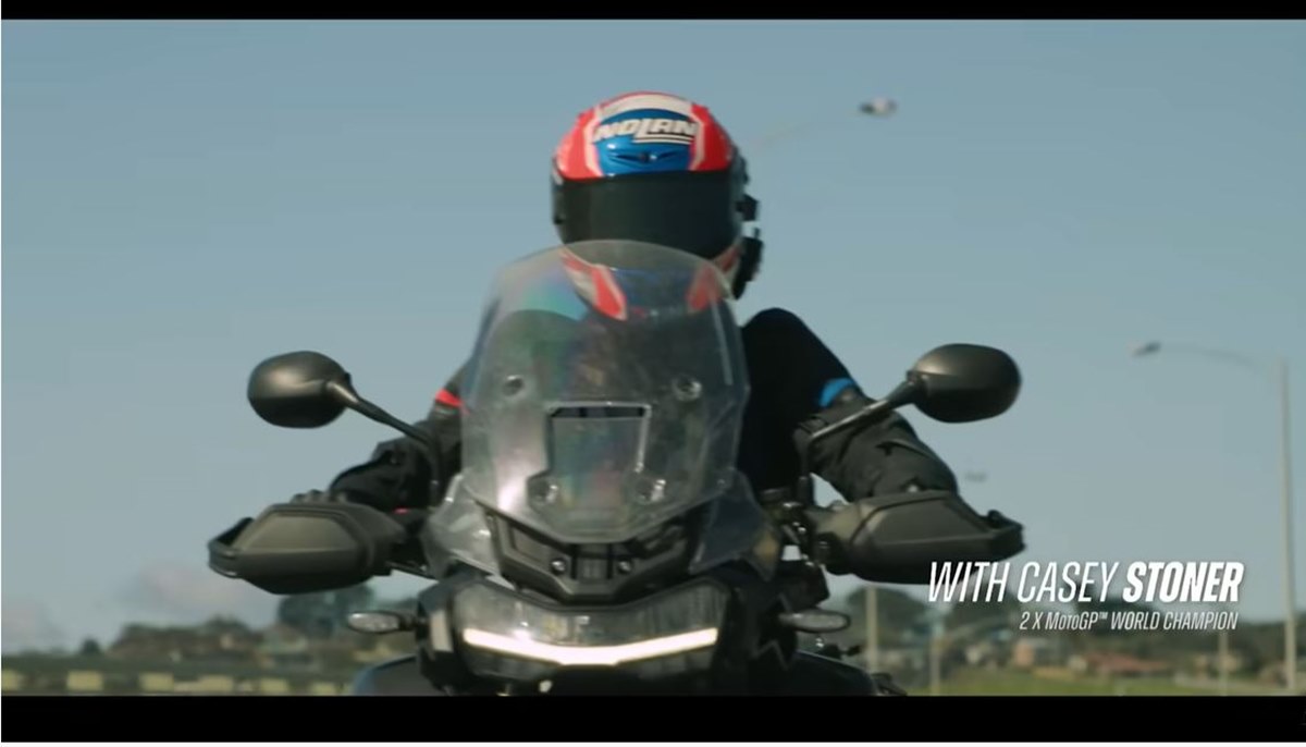 Tom Cruise entrenando Motocross