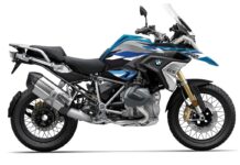 Vista lateral del kit Adventure Pro para la BMW R1250GS cosmic blue