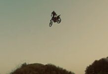 Mattia Cavalli por los aires con su Kawasaki
