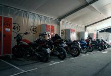 Gran número de motos aparcadas en MimoTo Parking durante su estreno