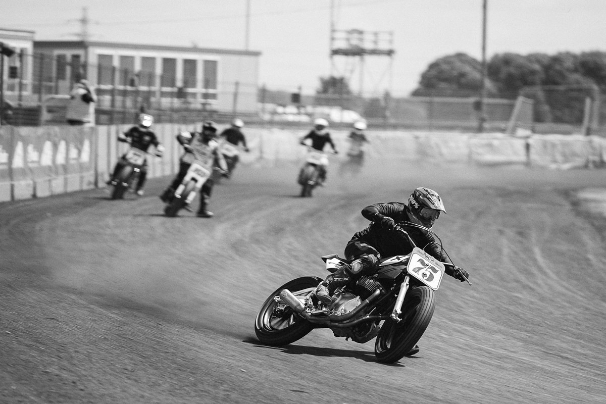 Royal Enfield vence en el Flat Track DTRA Twins 2022