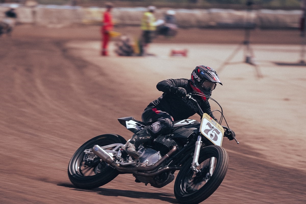 Royal Enfield vence en el Flat Track DTRA Twins 2022