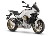 Vista de una Moto Guzzi V100 Mandello color blanco