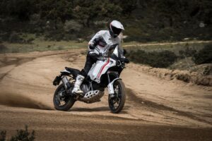 Ducati DesertX en acción