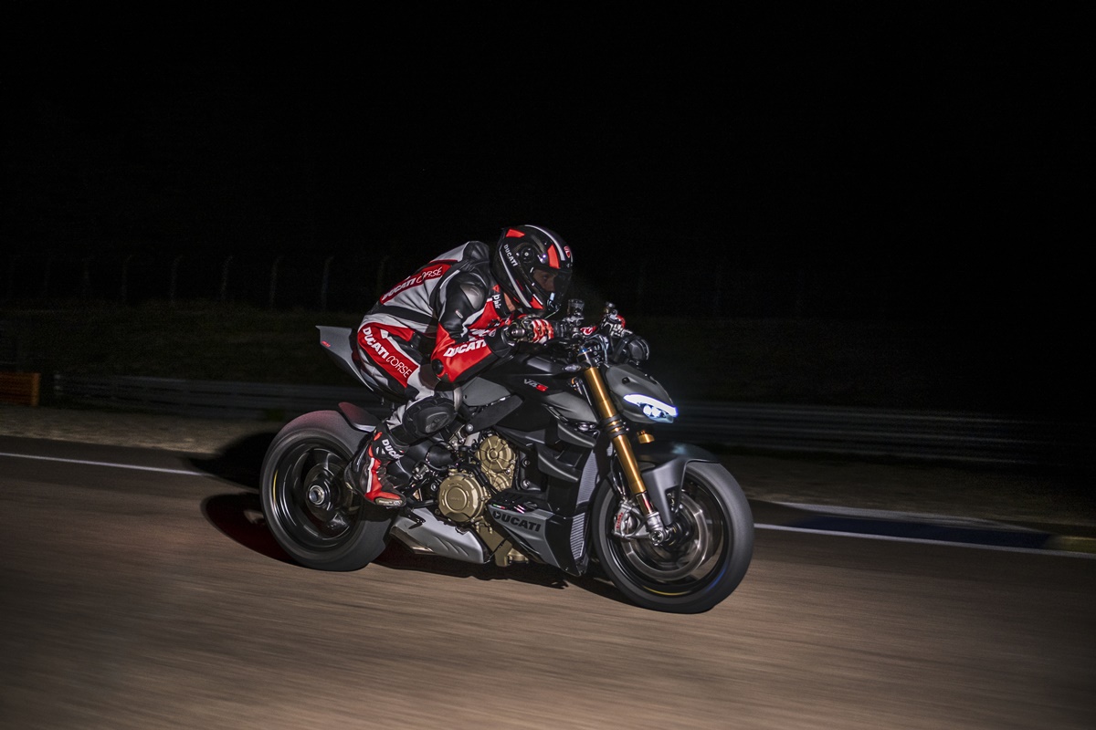 Ducati Streetfighter V4 S en acción