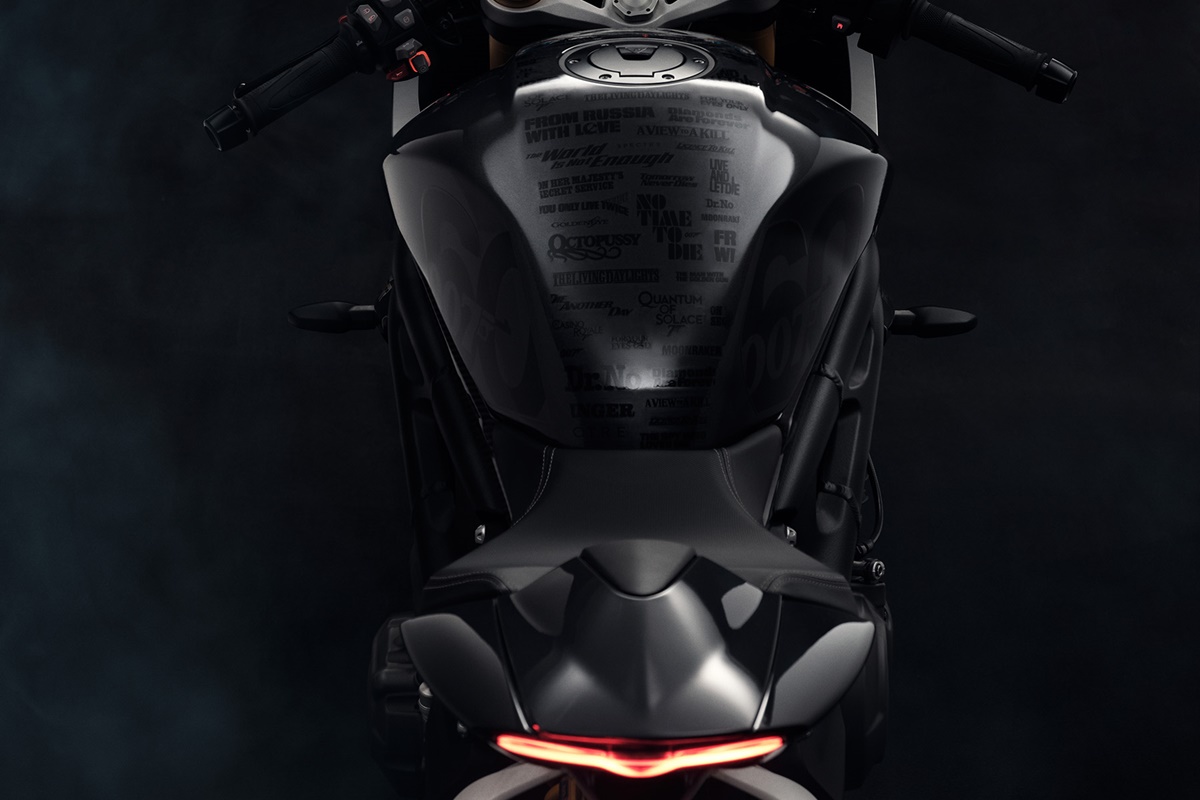 Triumph Speed Triple 1200 RR James Bond Edition