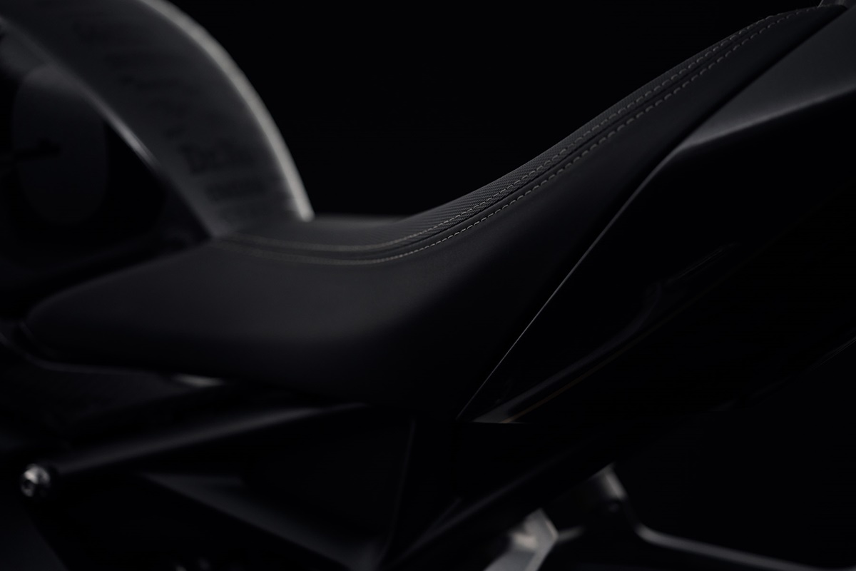 Triumph Speed Triple 1200 RR James Bond Edition