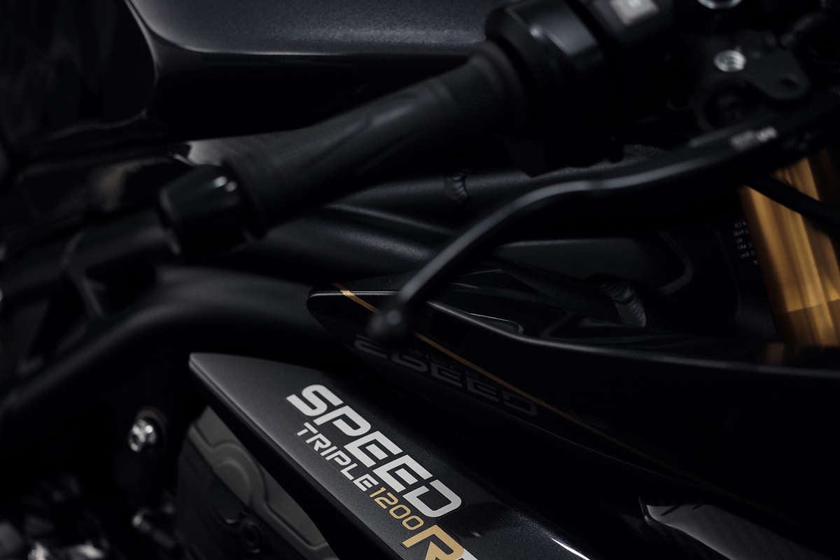 Triumph Speed Triple 1200 RR James Bond Edition