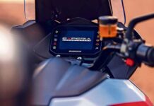 Cuadro de mandos de la Energica Experia