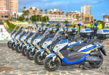 Acto de entrega de 7 SYM Maxsym 400 a la policía local de Las Palmas
