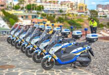 Acto de entrega de 7 SYM Maxsym 400 a la policía local de Las Palmas