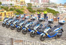Acto de entrega de 7 SYM Maxsym 400 a la policía local de Las Palmas
