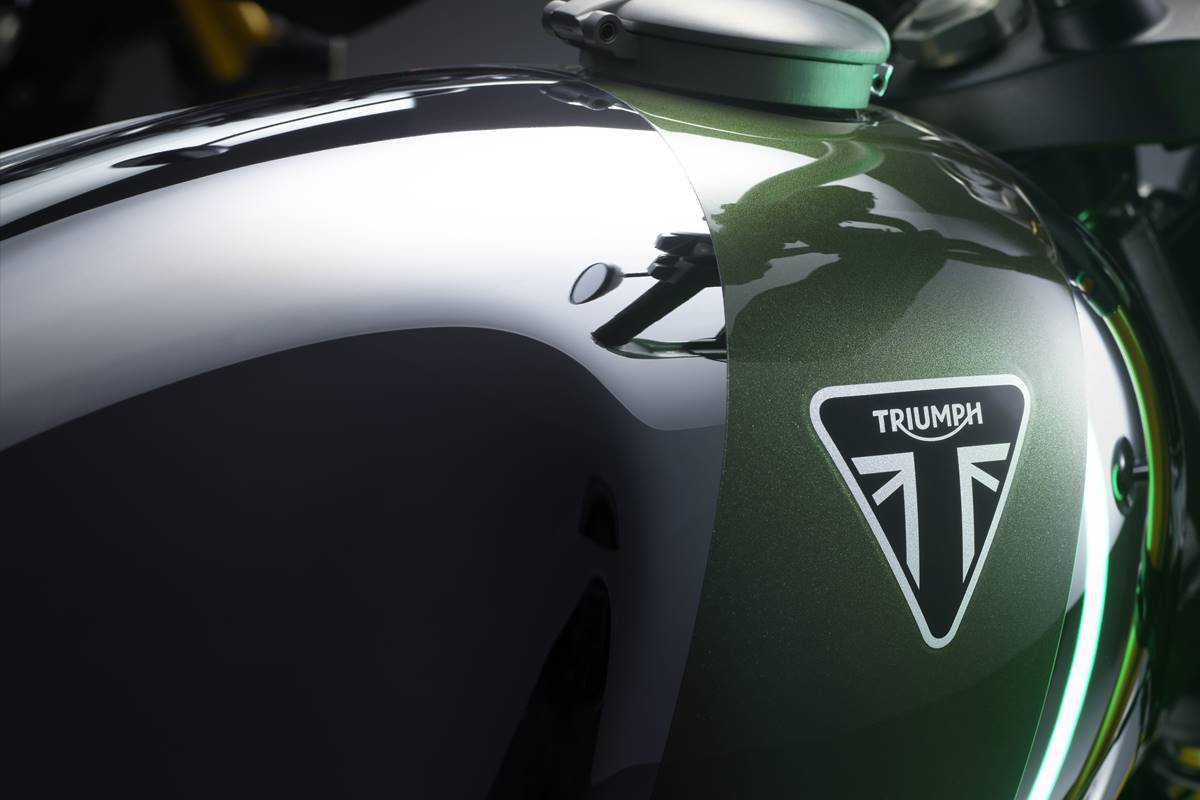 scrambler_1200_xe_chrome_edition_-_tank_2