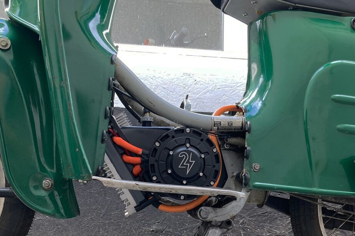 Ciclomotor Simson reconvertido a eléctrico
