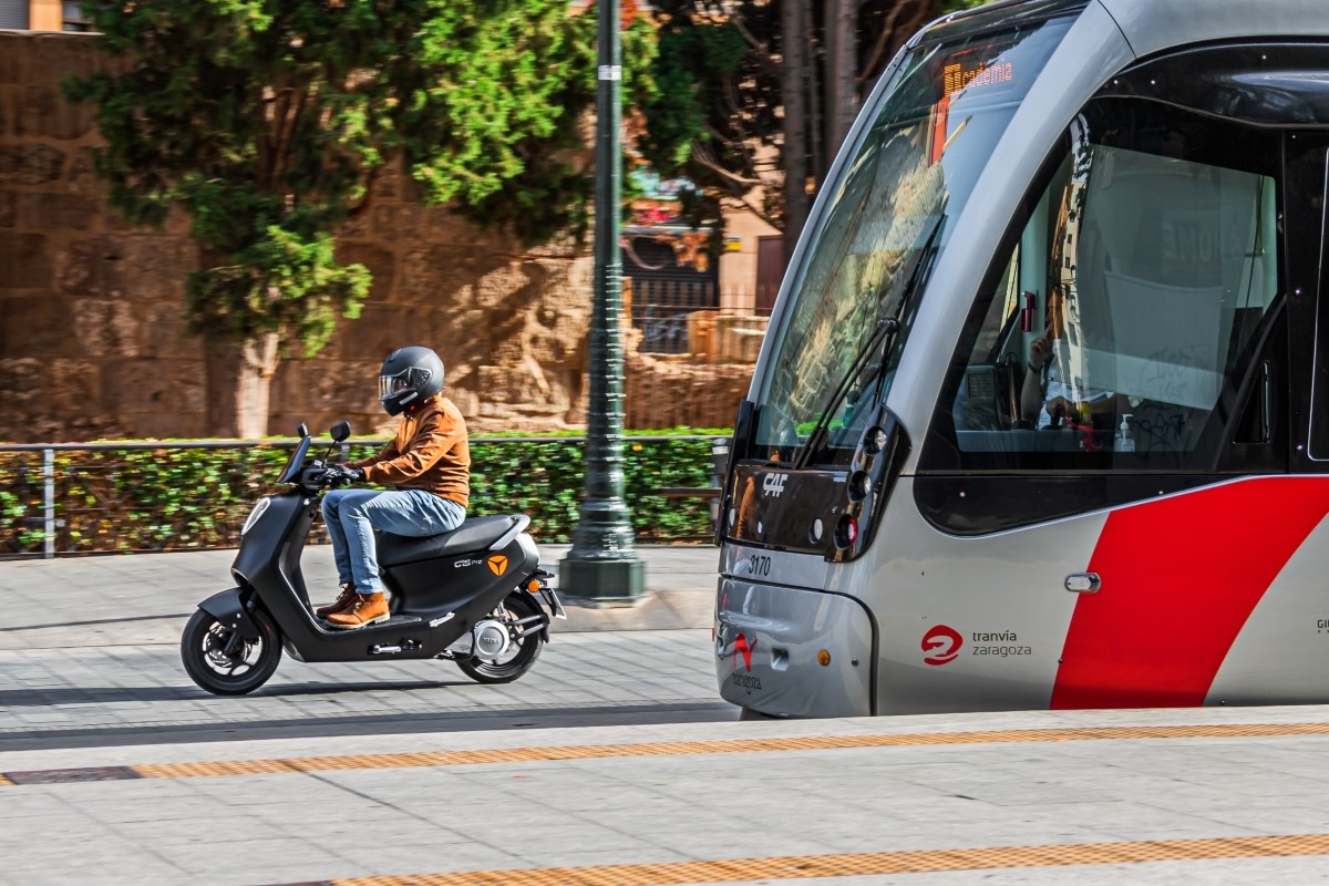 Yadea C1S Pro por las calles de la capital de Aragón