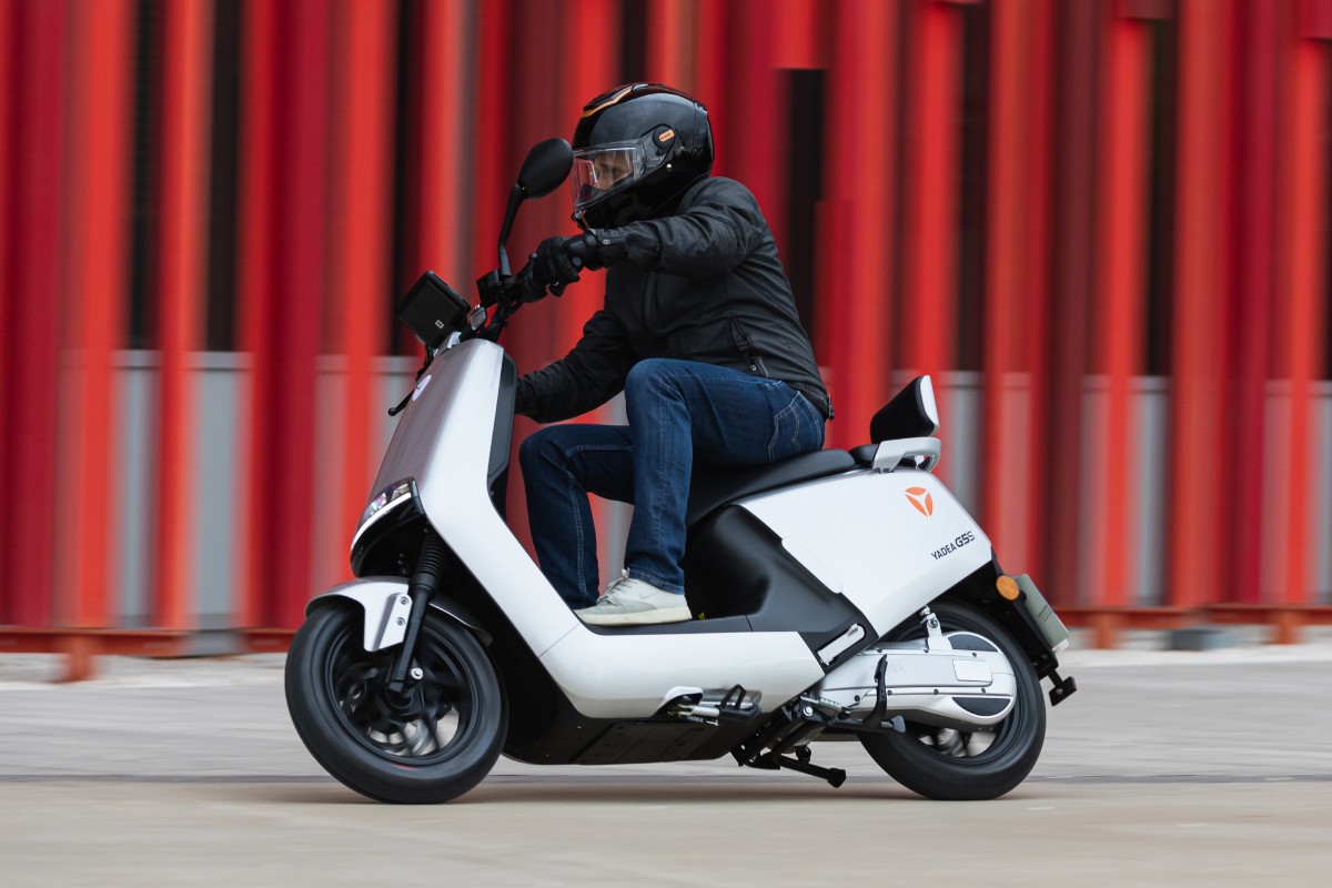 Probamos por primera vez en España los scooters eléctricos de Yadea