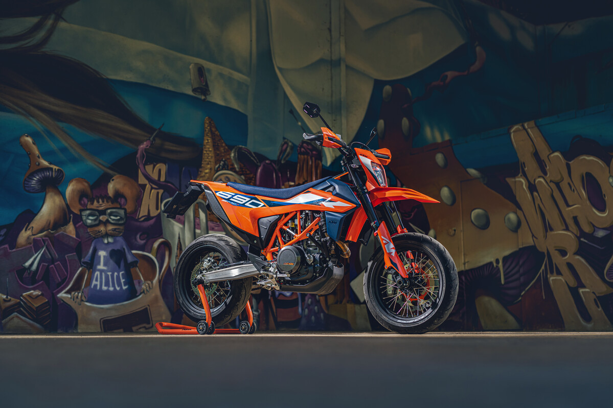 KTM 690 SMC R en estático