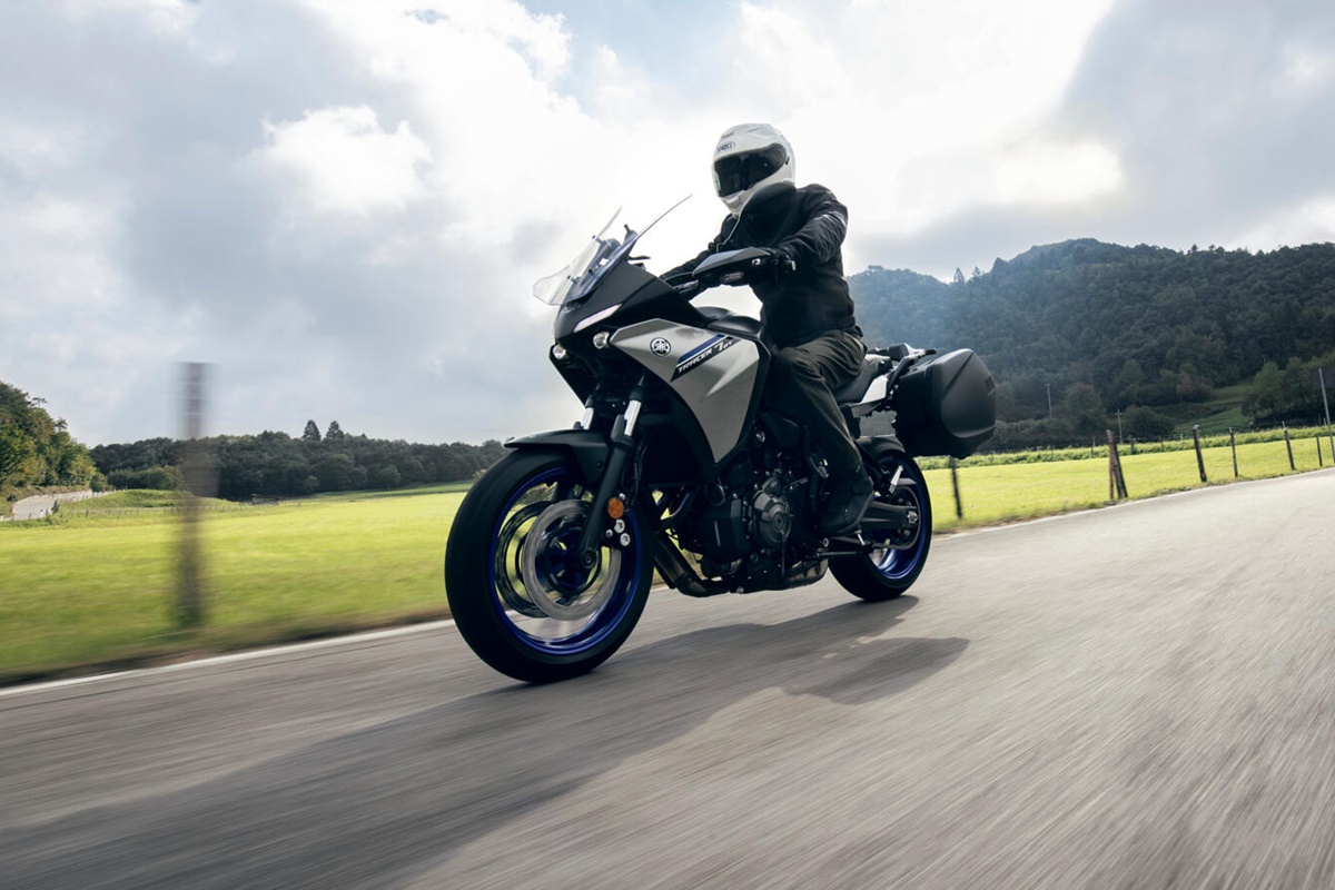 Yamaha Tracer 7 GT 2023 en acción