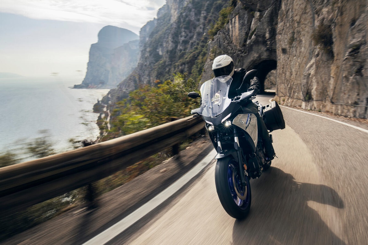 Yamaha Tracer 7 GT 2023 en acción