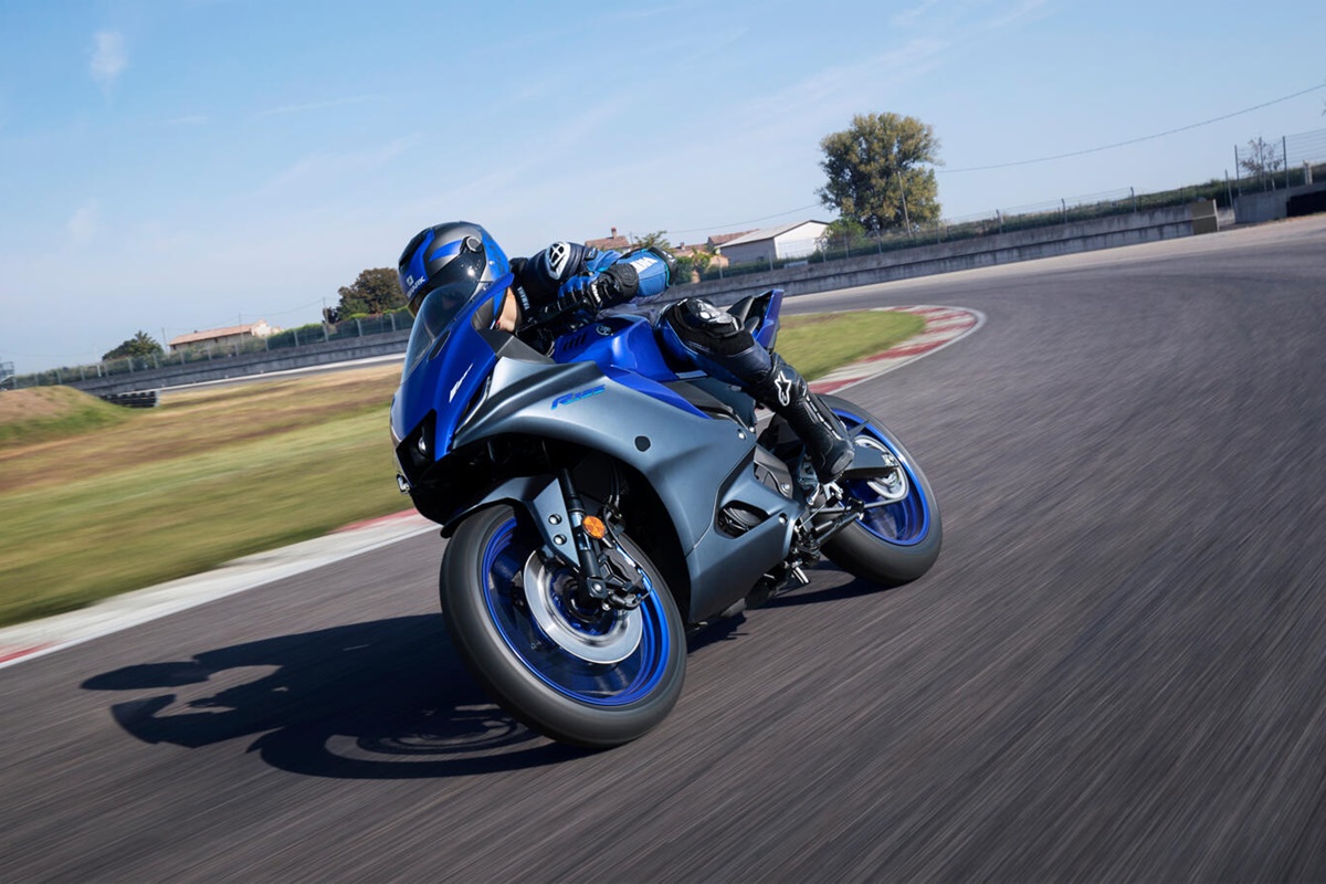 Yamaha YZF-R125 2023 en acción