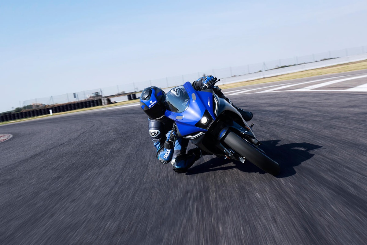 Yamaha YZF-R125 2023 en acción