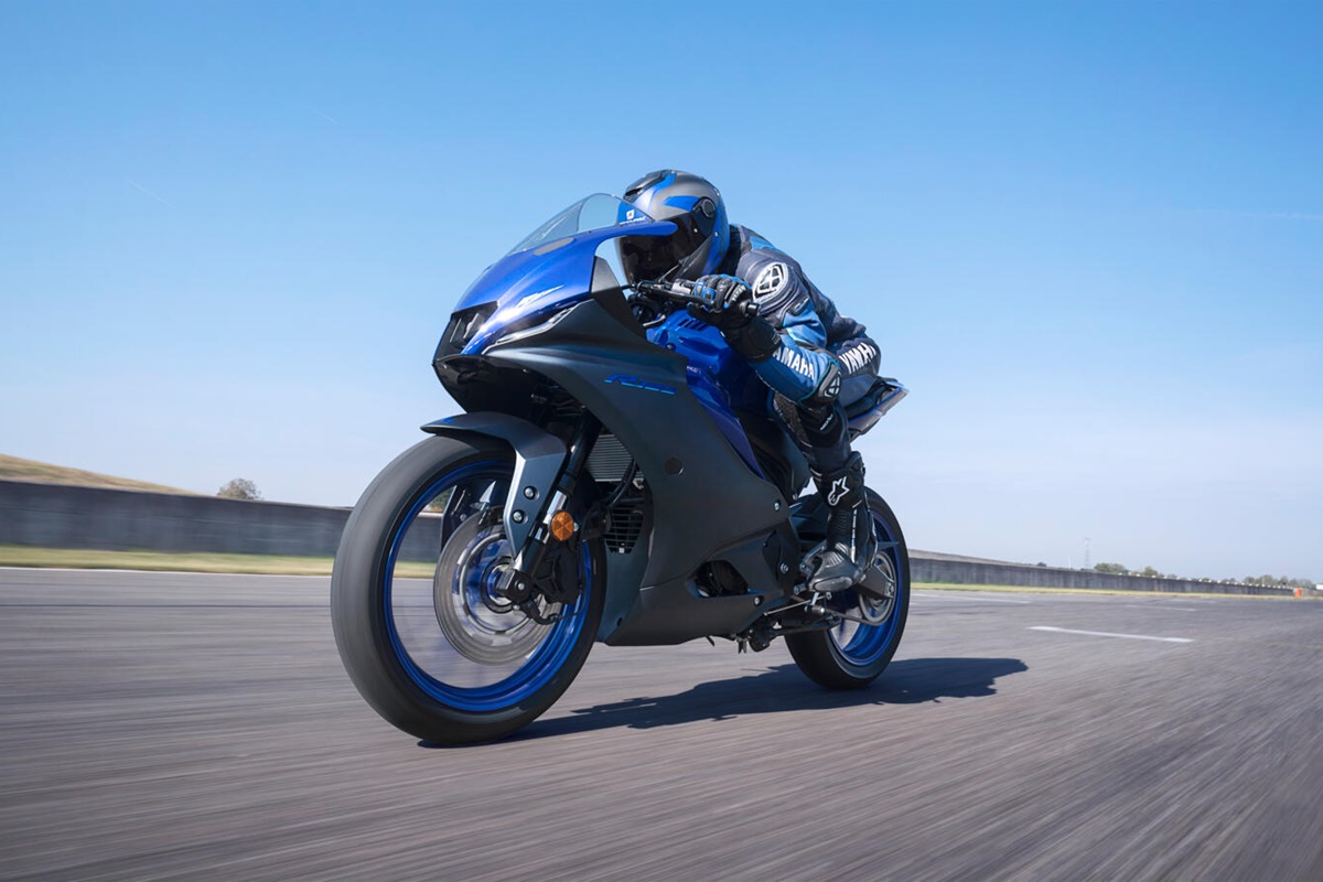 Yamaha YZF-R125 2023 en acción