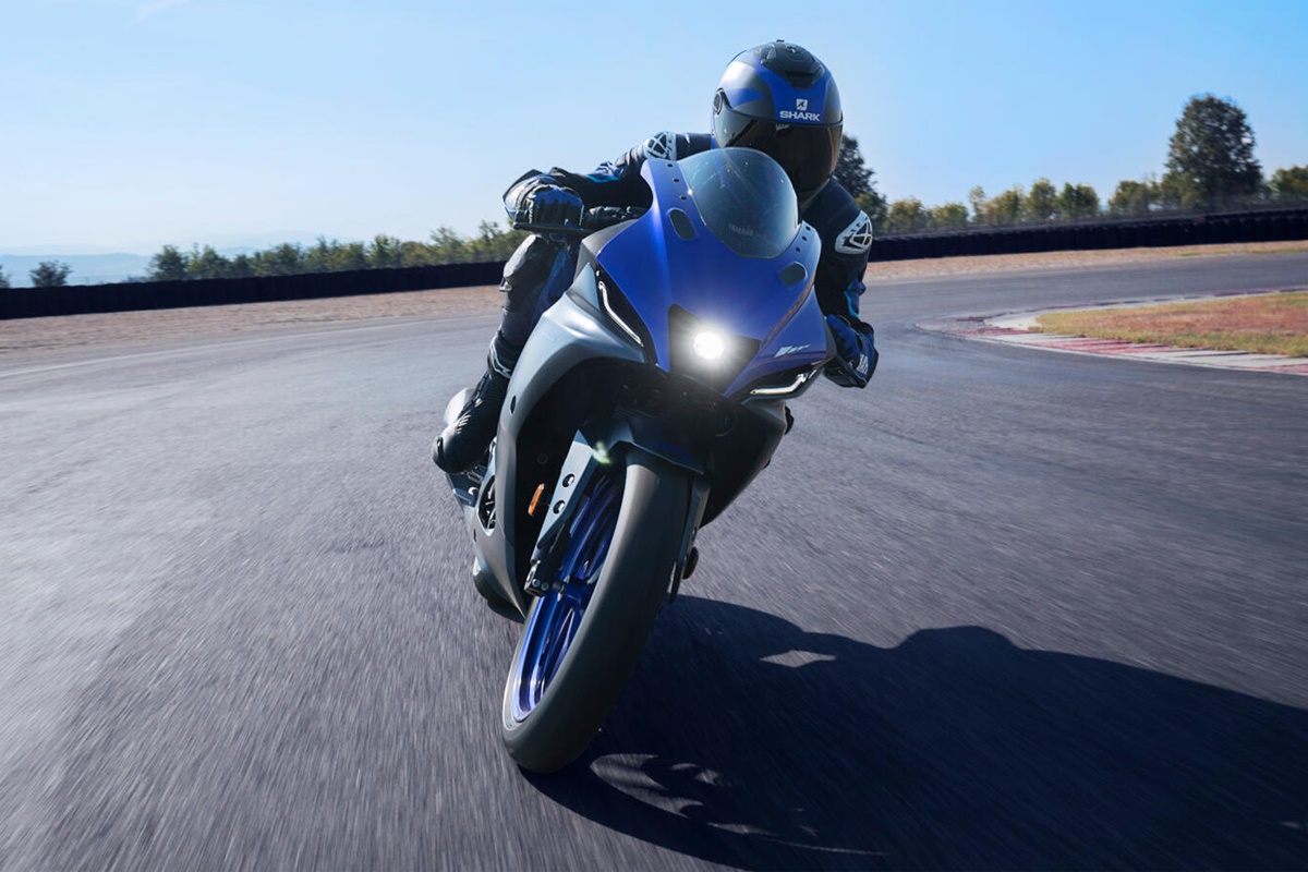 Yamaha YZF-R125 2023 en acción
