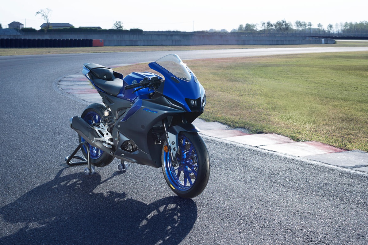 Yamaha YZF-R125 2023 en estático