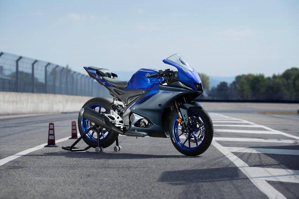 Yamaha YZF-R125 2023 en estático