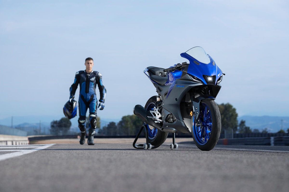 Yamaha YZF-R125 2023 en estático