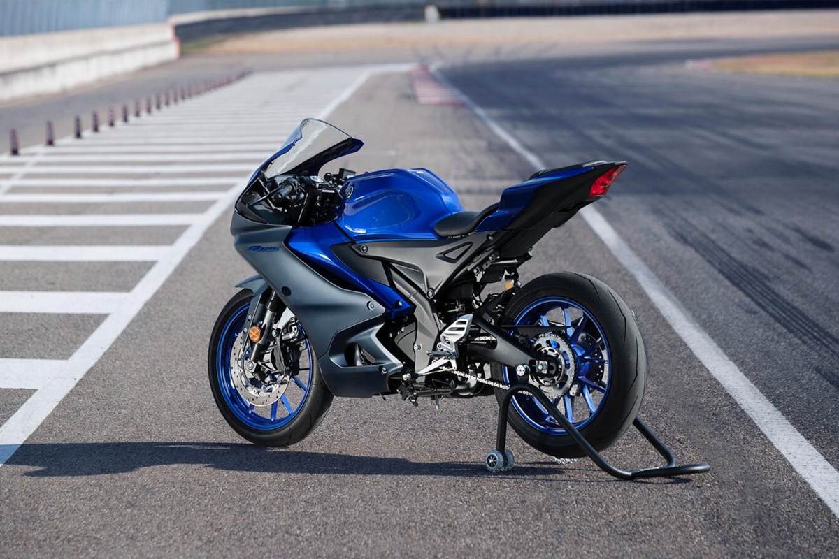 Yamaha YZF-R125 2023 en estático