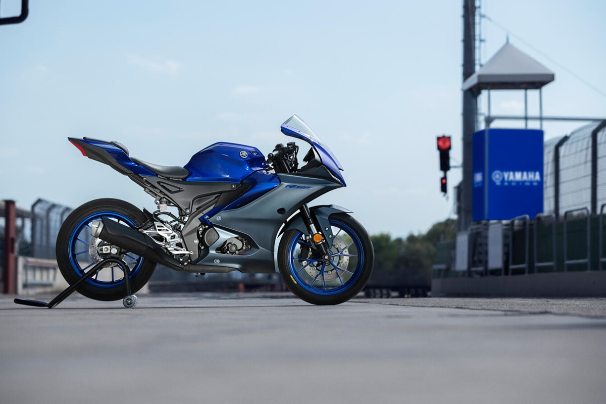 Yamaha YZF-R125 2023 en estático
