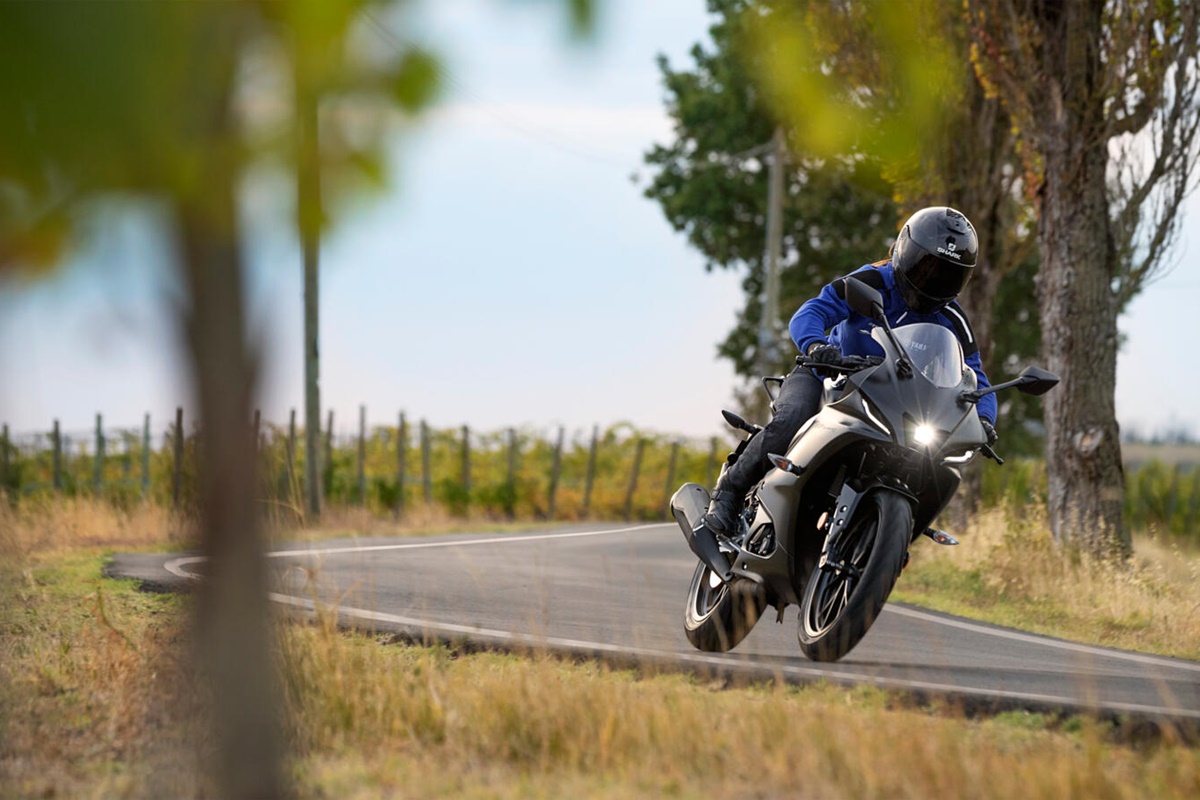 Yamaha YZF-R125 2023 en acción