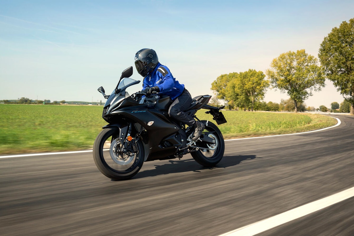 Yamaha YZF-R125 2023 en acción