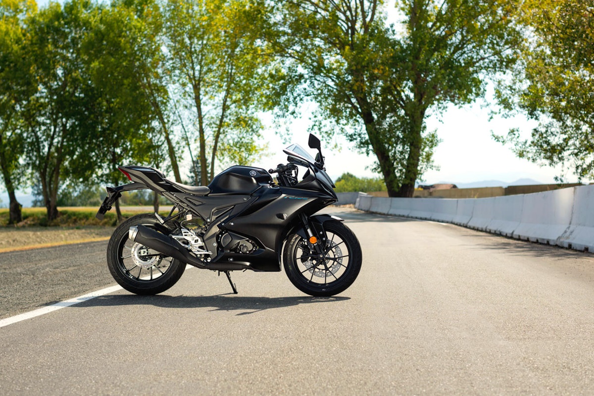 Yamaha YZF-R125 2023 en estático