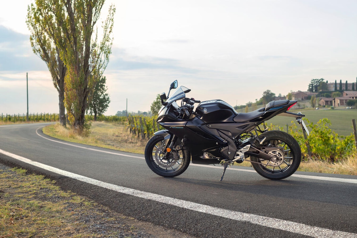 Yamaha YZF-R125 2023 en estático