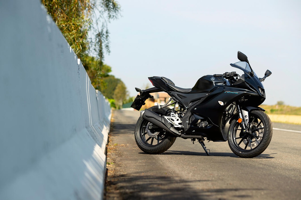 Yamaha YZF-R125 2023 en estático