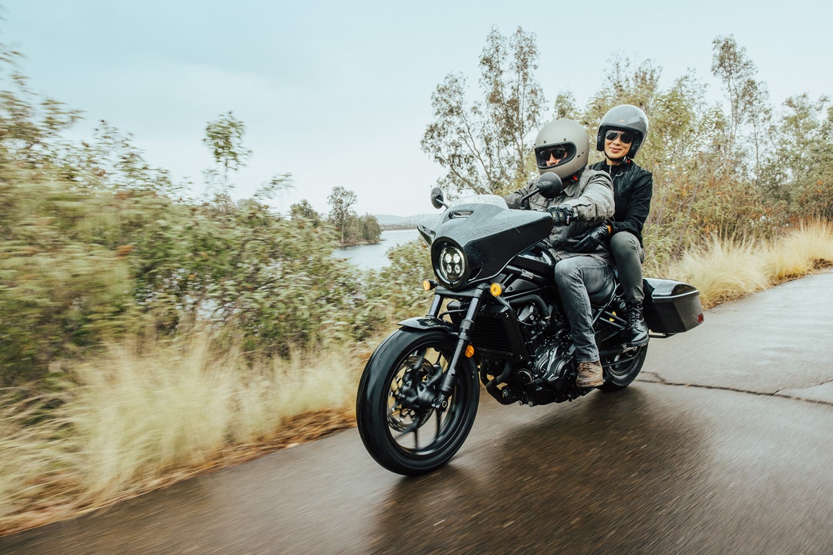 Honda CMX1100T Rebel 2023 en acción