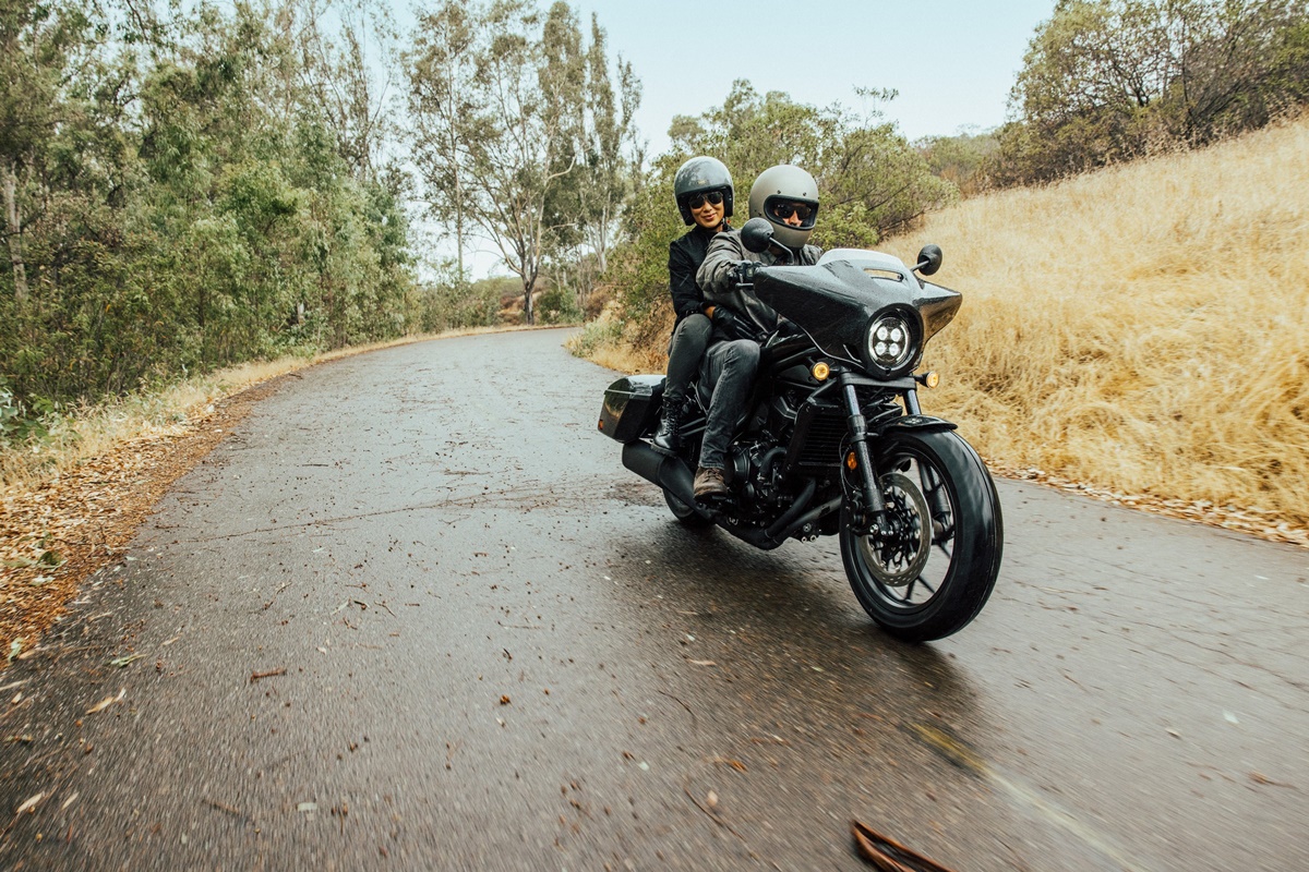 Honda CMX1100T Rebel 2023 en acción