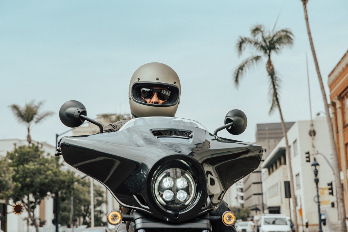 Honda CMX1100T Rebel 2023 en acción