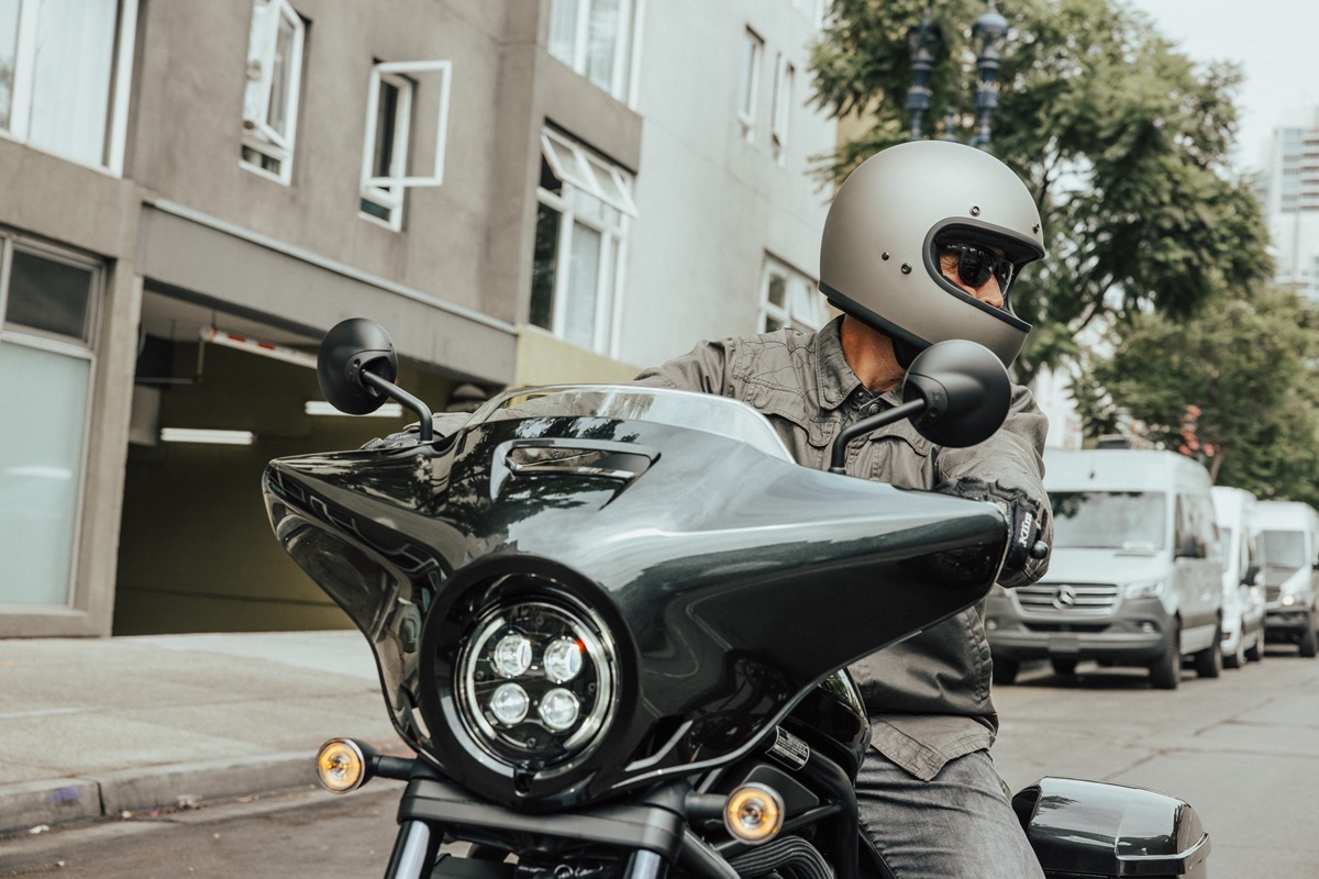 Honda CMX1100T Rebel 2023 en acción