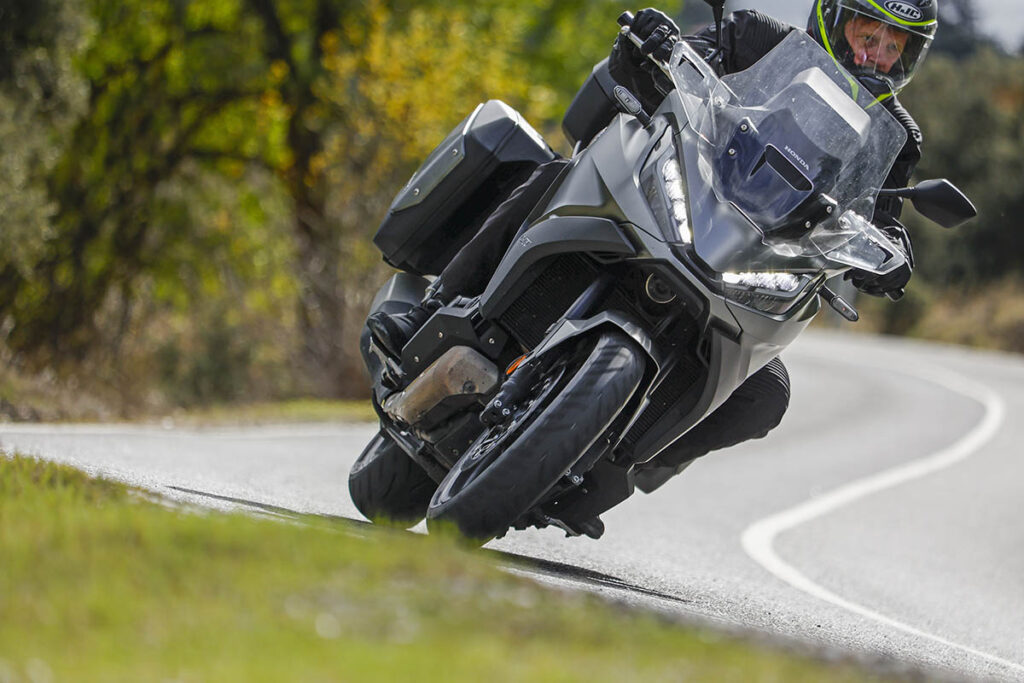 Bridgestone Battlax Sport Touring T32 Rear Tire - 190/50ZR-17 (73W), Radial, For Sport & Touring Motorcycles