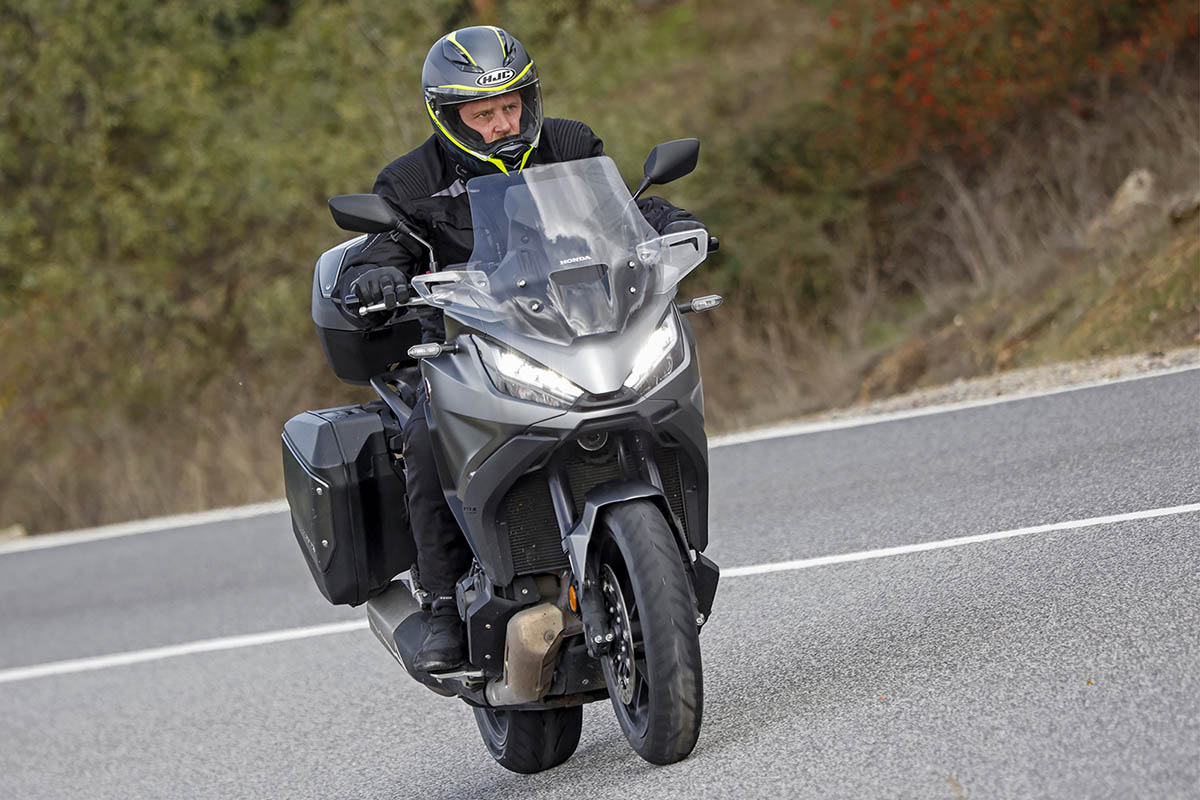 bridgestone_battlax_sport_touring_t32_2022_smn_07